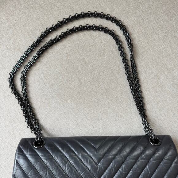 CHANEL 2.55 So Black Reissue Aged Calfskin Quilted Chevron Chain Flap Bag 226 - Picture 12 of 13
